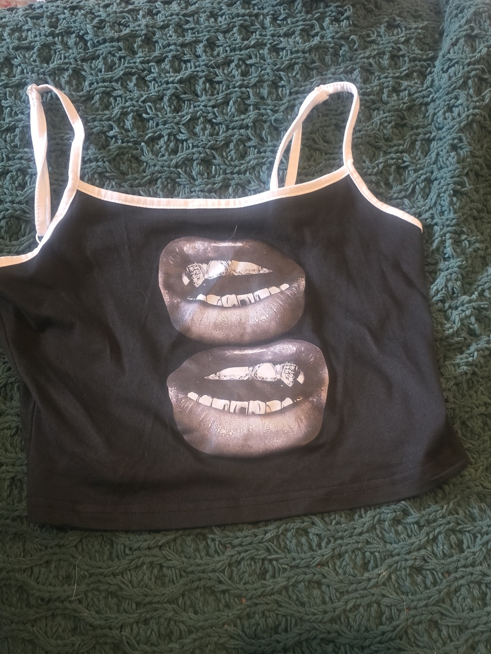 Source Unknown Black Crop Top with Lip Print and White Trim